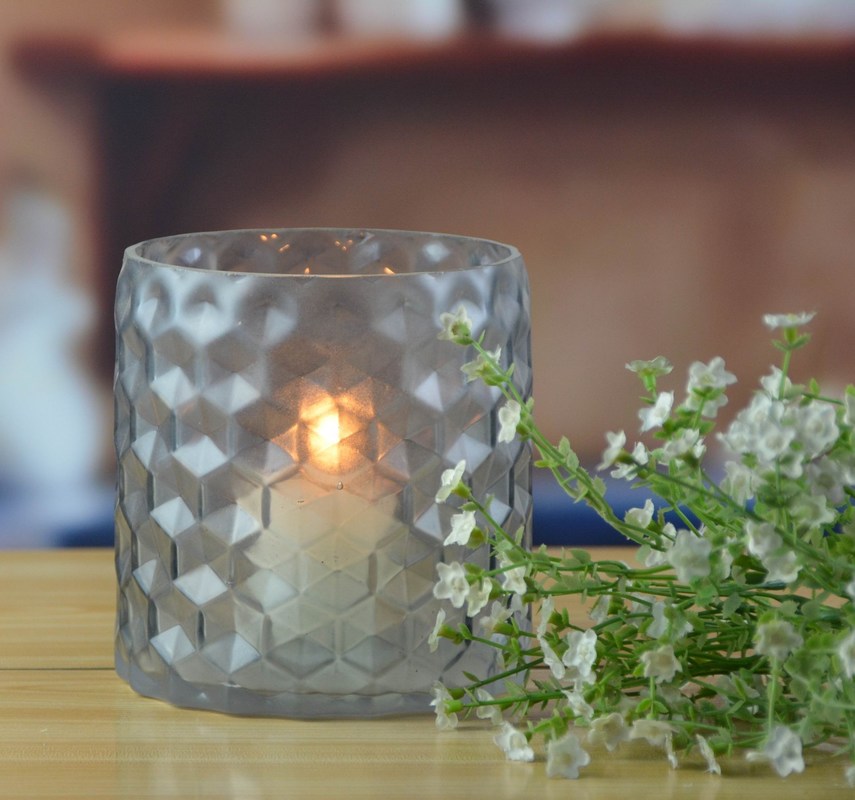 chất lượng 8" Grey Embossed Fence Pattern Glass Candle Holders nhà máy sản xuất