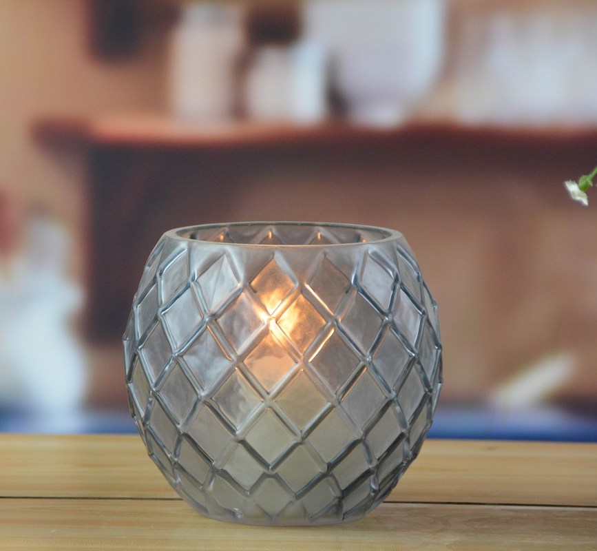 chất lượng 8" Grey Embossed Fence Pattern Glass Candle Holders nhà máy sản xuất