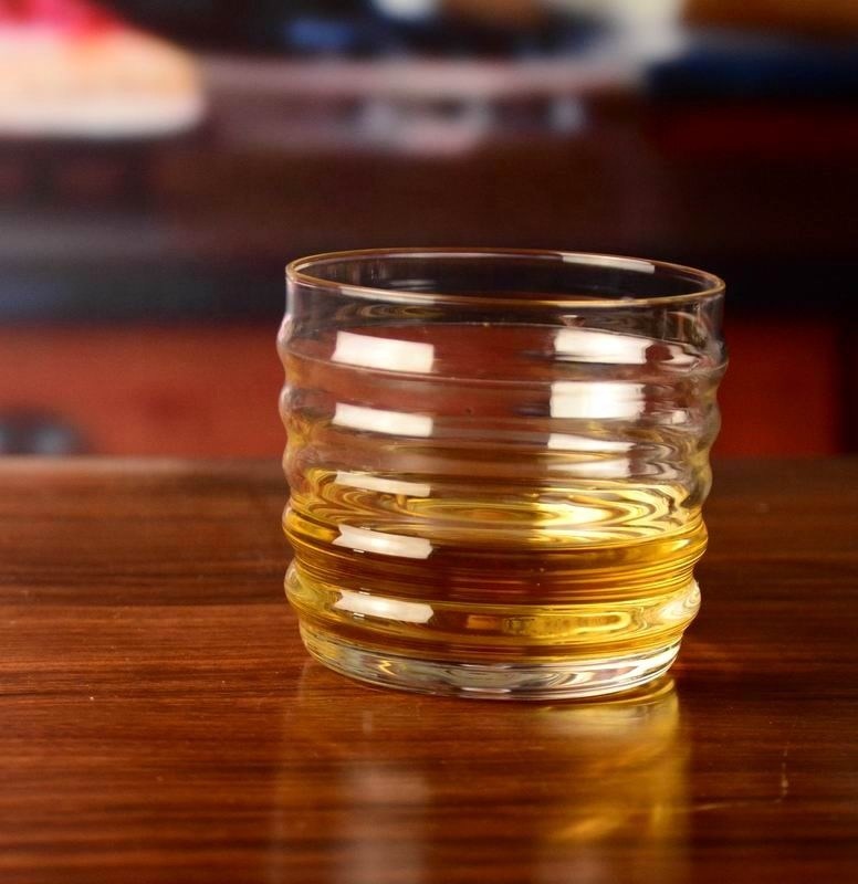 chất lượng Anti Skidding Handmade Whiskey Glass With Wave Pattern nhà máy sản xuất