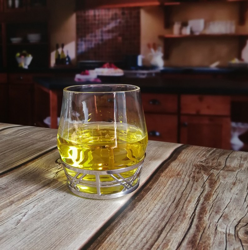 chất lượng Retro Style Metal Base Rock Glass Handmade Whiskey Glass , Crystal Whisky Glasses nhà máy sản xuất