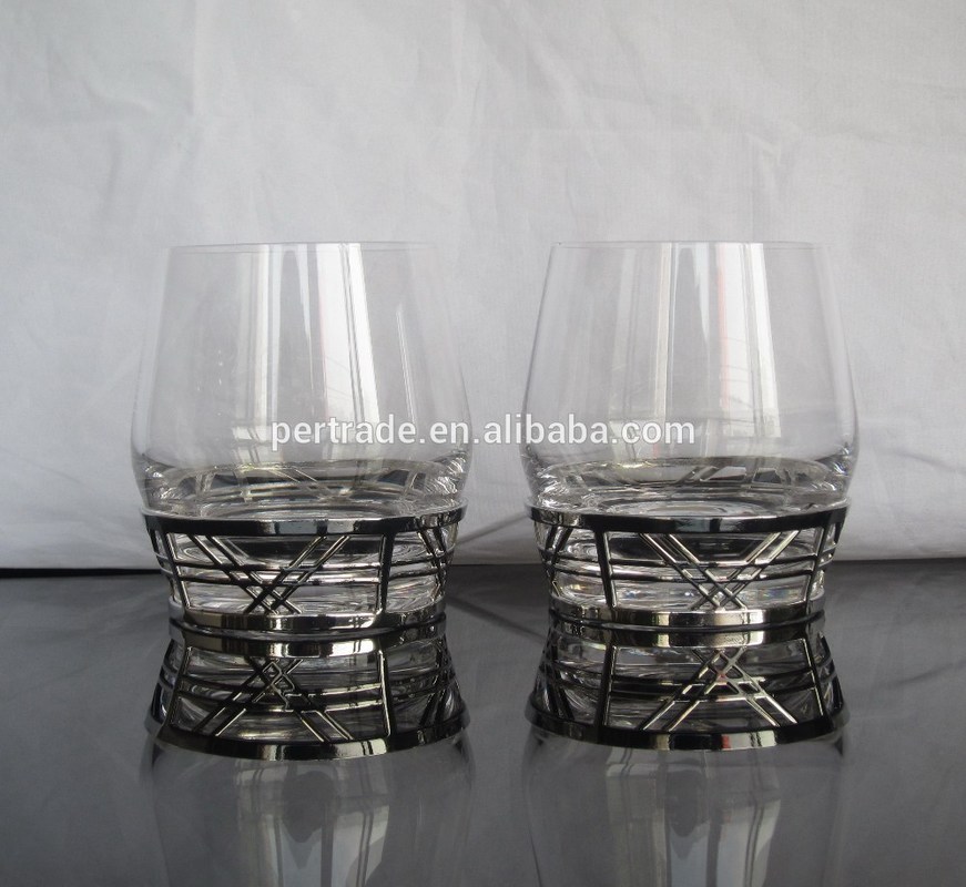 chất lượng Retro Style Metal Base Rock Glass Handmade Whiskey Glass , Crystal Whisky Glasses nhà máy sản xuất