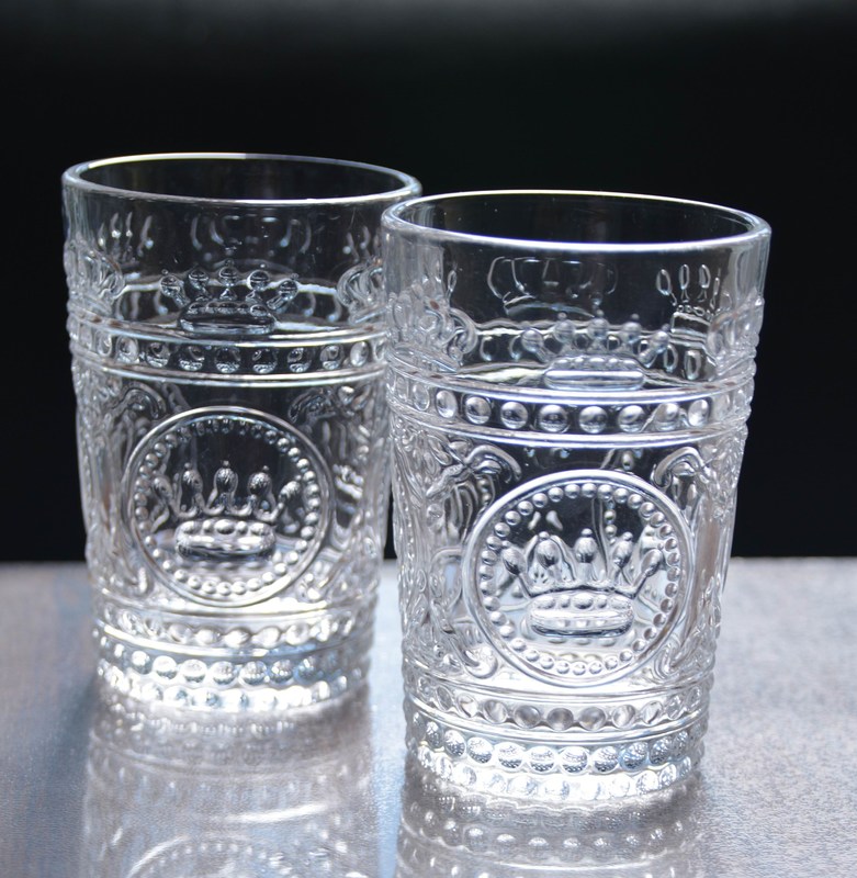 chất lượng 8Oz Crown Design Embossed Tumbler Drinking Glasses nhà máy sản xuất