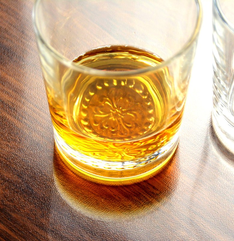 chất lượng Wholesale Concise Tumbler Drinking Glasses Customized Embossed Flower Pattern Double Old Fashion Glass Cup nhà máy sản xuất