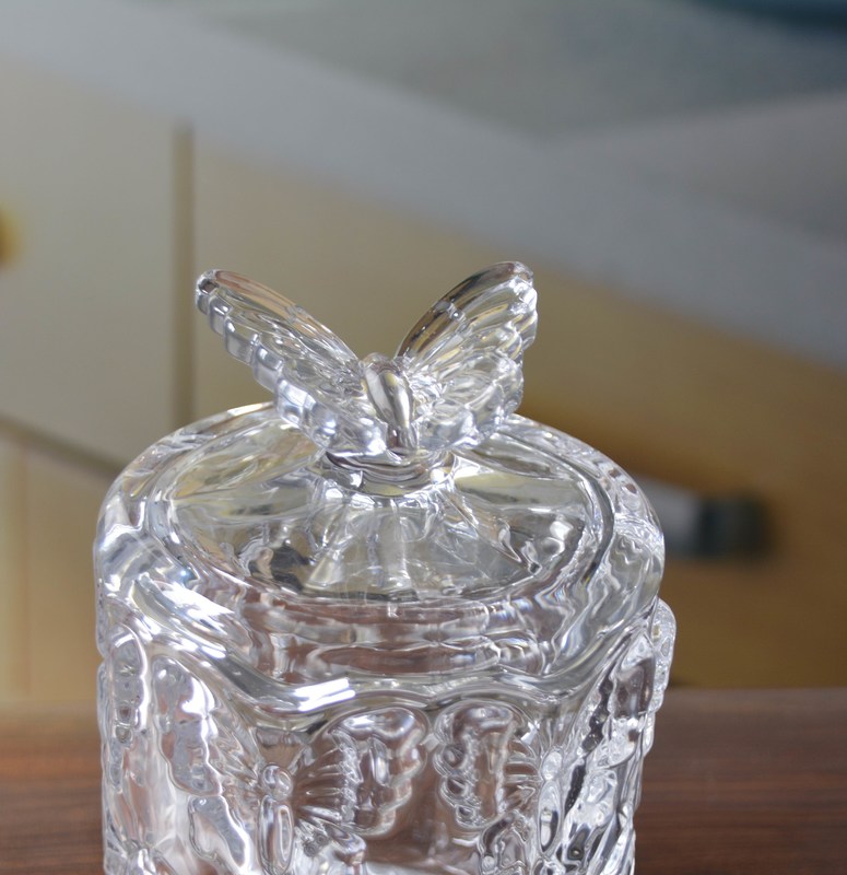 chất lượng Butterfly Embossed Creative Crystal Glass Storage Jars nhà máy sản xuất
