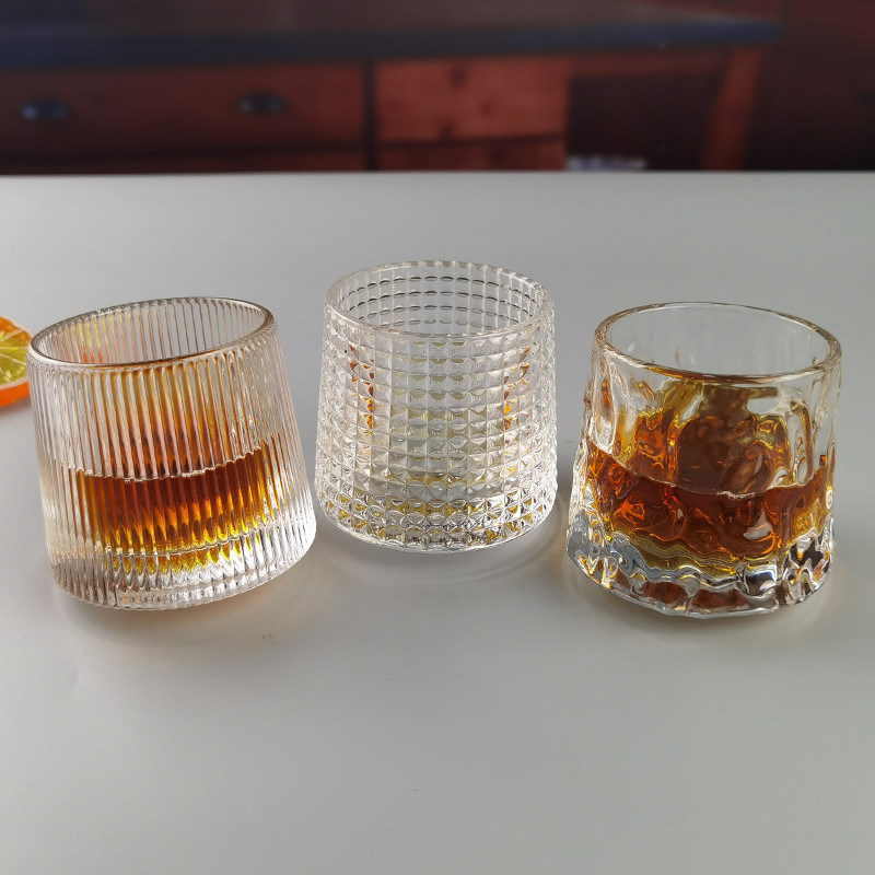 chất lượng Lead Free  FDA Embossed Handmade Whiskey Glass Turning Bottom nhà máy sản xuất