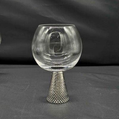 chất lượng Không có chì Crystal Electroplate Diamond Base Wine Glass Set Featuring Modern Art Phong cách độc đáo hoàn hảo cho bữa ăn thanh lịch và dịp đặc biệt nhà máy sản xuất