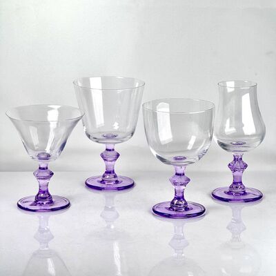 chất lượng 4‑Pack Vintage Purple Stem Wine Glasses, Assorted Shapes Clear Cup with Decorative Purple Stem, Handblown Glass Goblets for Wedding Party Home Tabletop Decoration nhà máy sản xuất