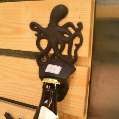 chất lượng Rustic Wall Mounted Octopus Antique Cast Iron Bottle Opener nhà máy sản xuất