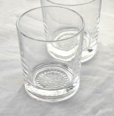 chất lượng Wholesale Concise Tumbler Drinking Glasses Customized Embossed Flower Pattern Double Old Fashion Glass Cup nhà máy sản xuất