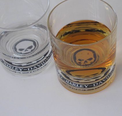 chất lượng Logo Debossed Bottom Whiskey Tumbler Glass , Crystal Scotch Glasses For Brands Gift nhà máy sản xuất